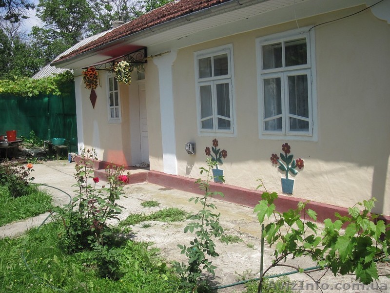 Дом со всеми удобствами в пгт.Костриживка.Черновицкой области - <ro>Изображение</ro><ru>Изображение</ru> #1, <ru>Объявление</ru> #1580064