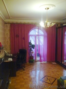 Продам квартиру в центер г. Симферополя, Сталинка - <ro>Изображение</ro><ru>Изображение</ru> #1, <ru>Объявление</ru> #574197