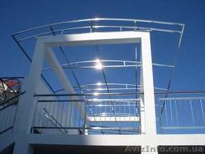 Поручни ,  перила,  лестничные ограждения из нержавеющей стали и стекла.