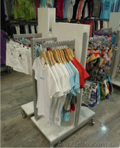 Торговое оборудование в связи с закрытием магазина одежды