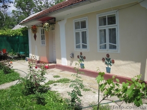 продается хозяйство со всеми удобствами в пгт.Костриживка.Черновицкой обл.