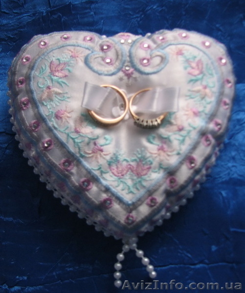 Одежда на бутылку, рушники,подушка для колец,машинная вышивка по вашему заказу - <ro>Изображение</ro><ru>Изображение</ru> #5, <ru>Объявление</ru> #784392