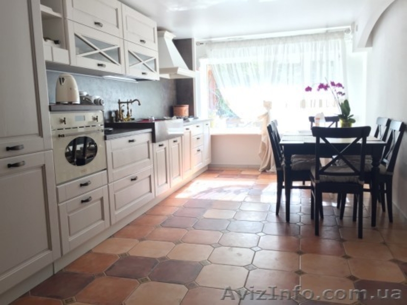 Продаю современный 3 эт. дом в Симферополе с дизайнерским садом - <ro>Изображение</ro><ru>Изображение</ru> #2, <ru>Объявление</ru> #1503962